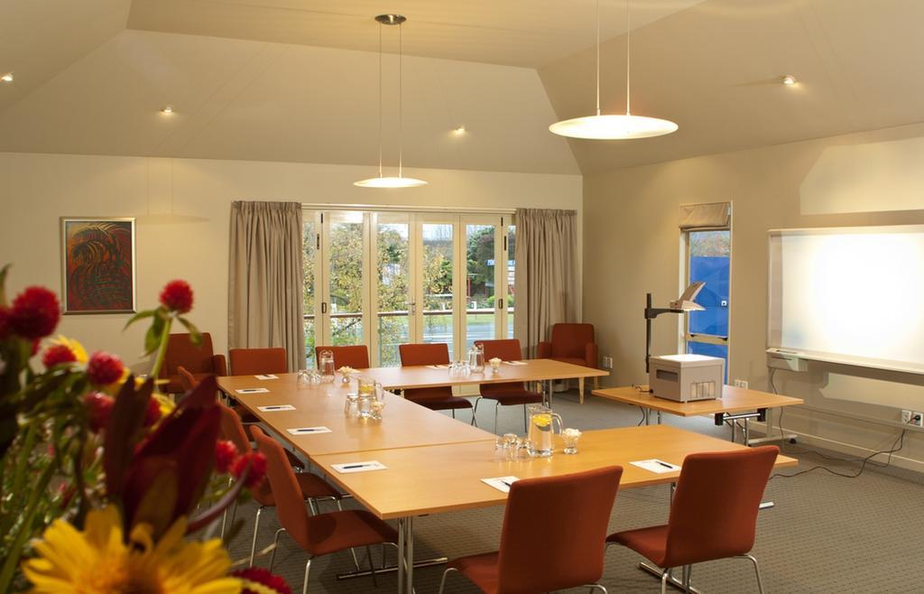 Regal Palms Resort Rotorua Exterior foto The meeting room at the Lodge
