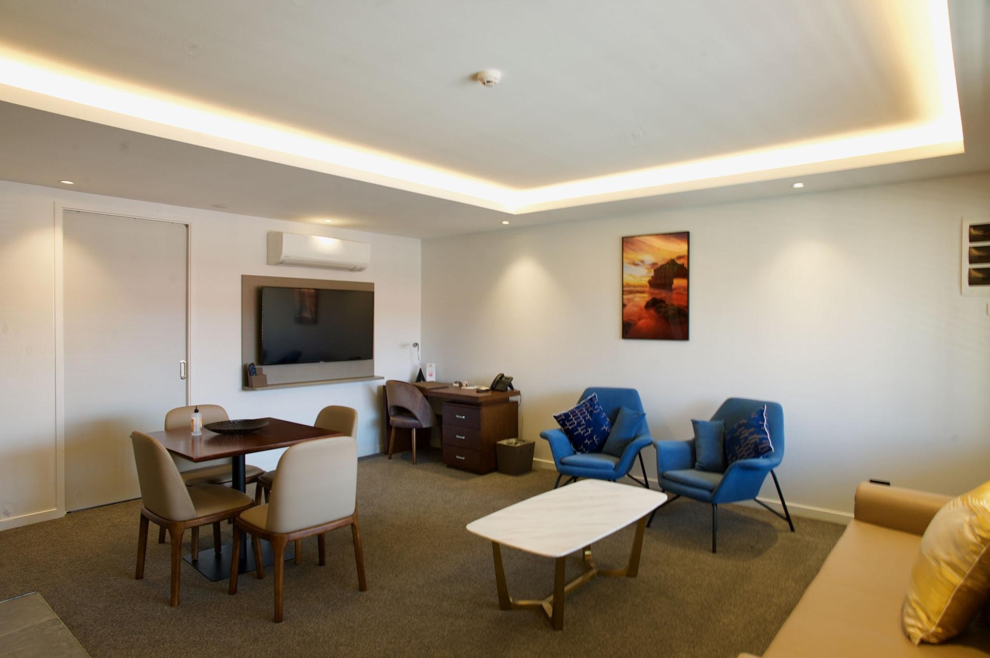 Regal Palms Resort Rotorua Exterior foto A living room in a typical apartment at the hotel