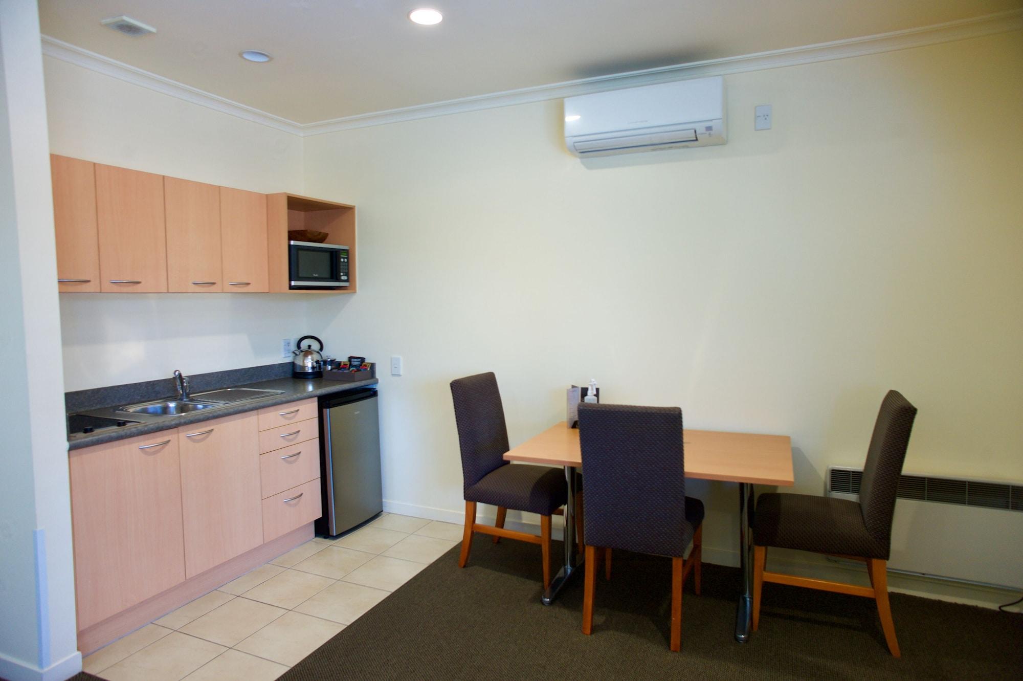 Regal Palms Resort Rotorua Exterior foto A kitchen in a serviced apartment