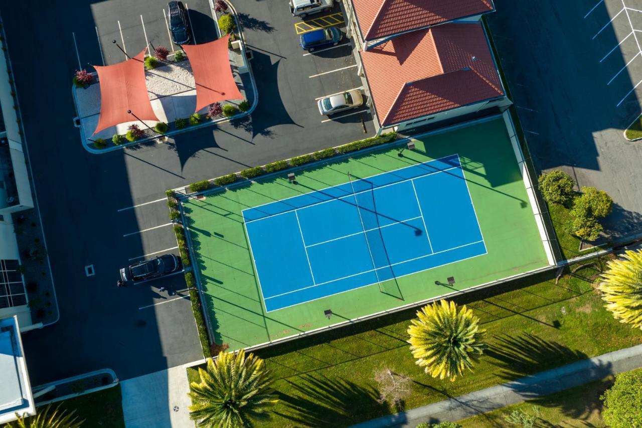 Regal Palms Resort Rotorua Exterior foto Tennis court at the complex