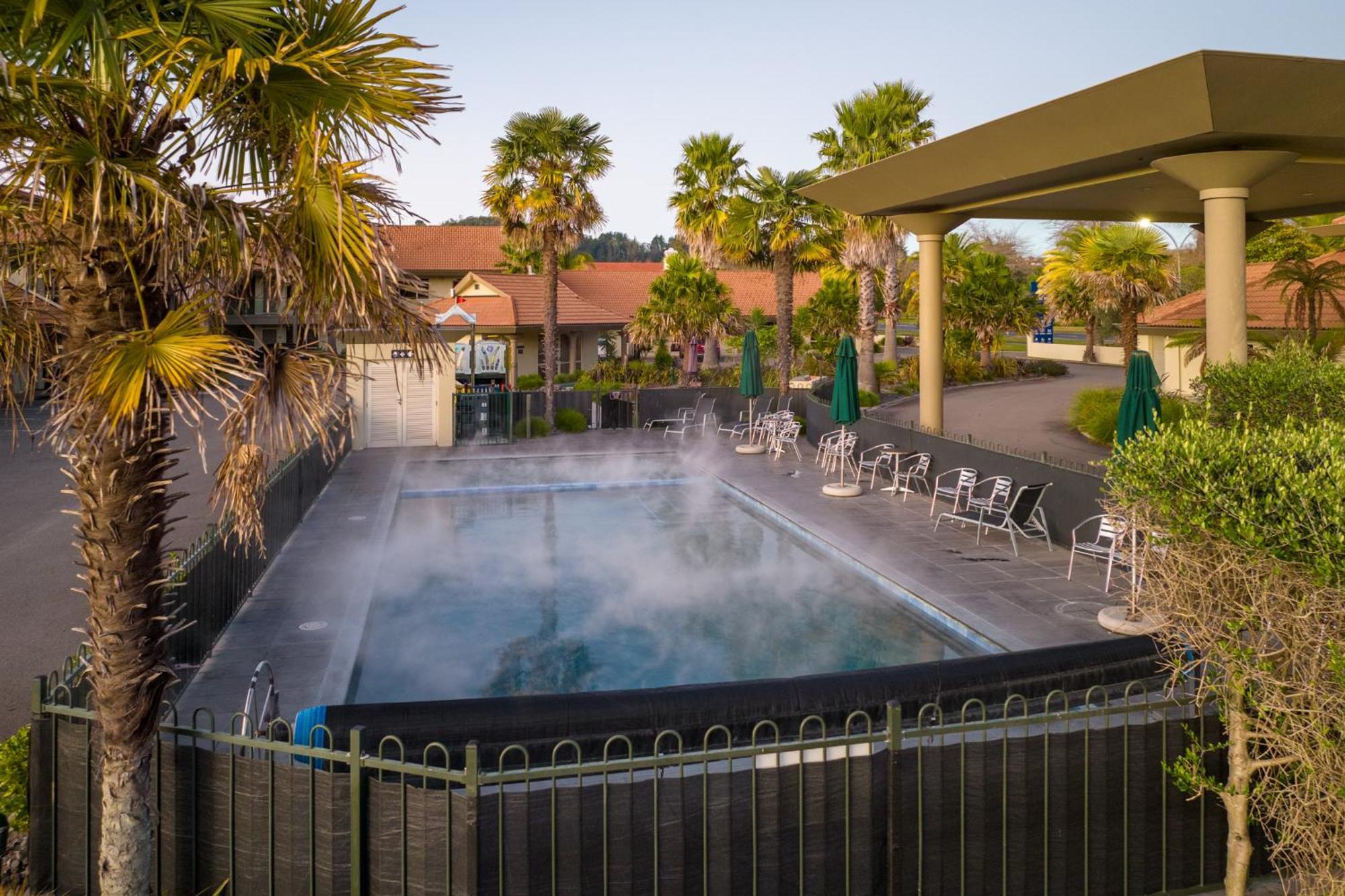 Regal Palms Resort Rotorua Exterior foto Thermal hot pool at Porirua